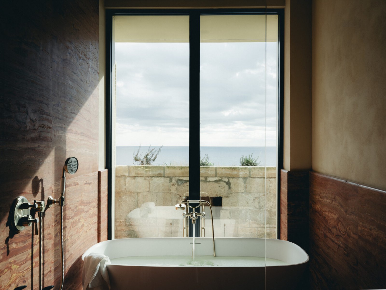 MAMULA ISLAND Hôtel Monténégro.
Baignoire avec vue sur la mer.