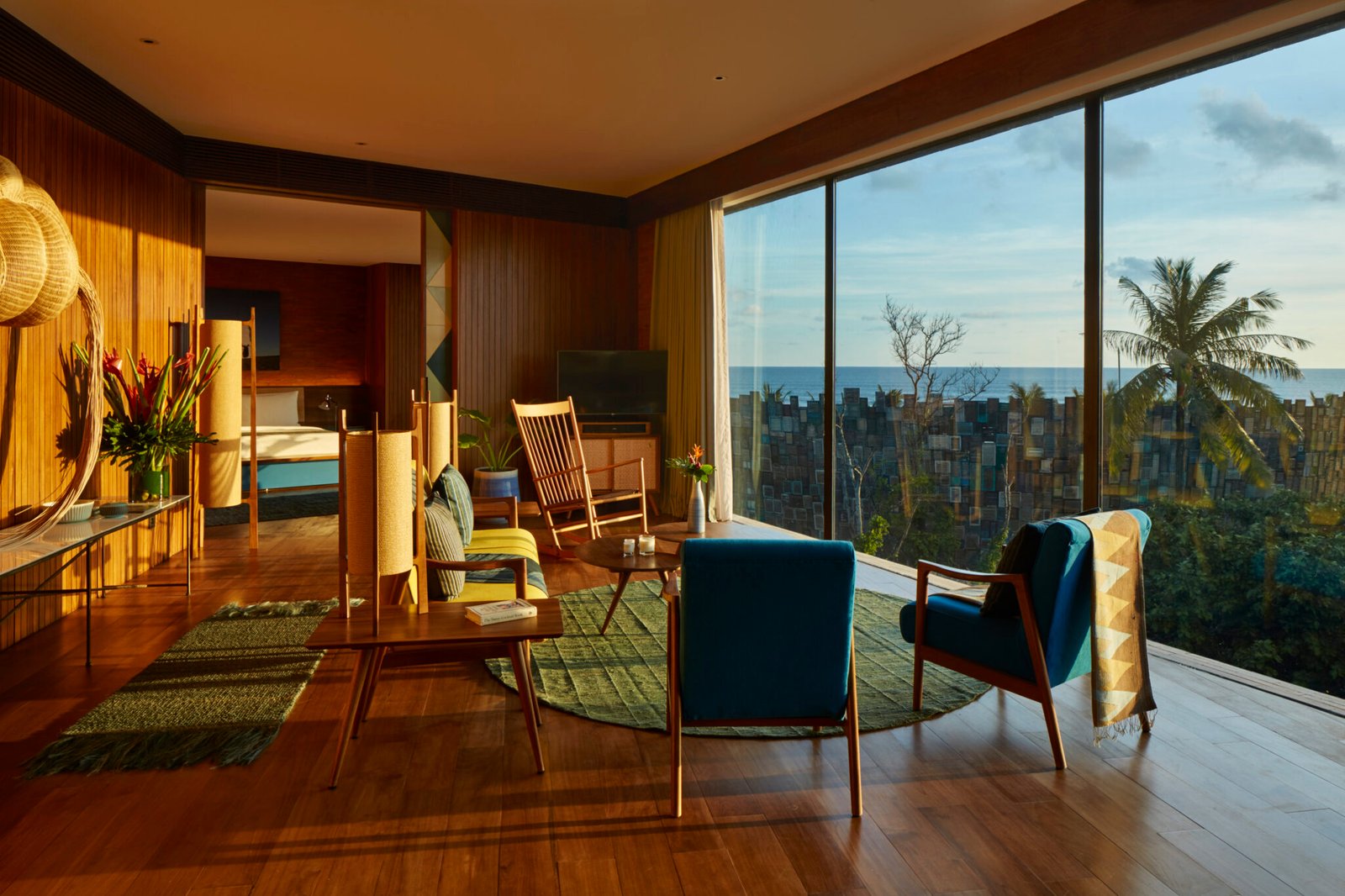 Design rooms with sea view